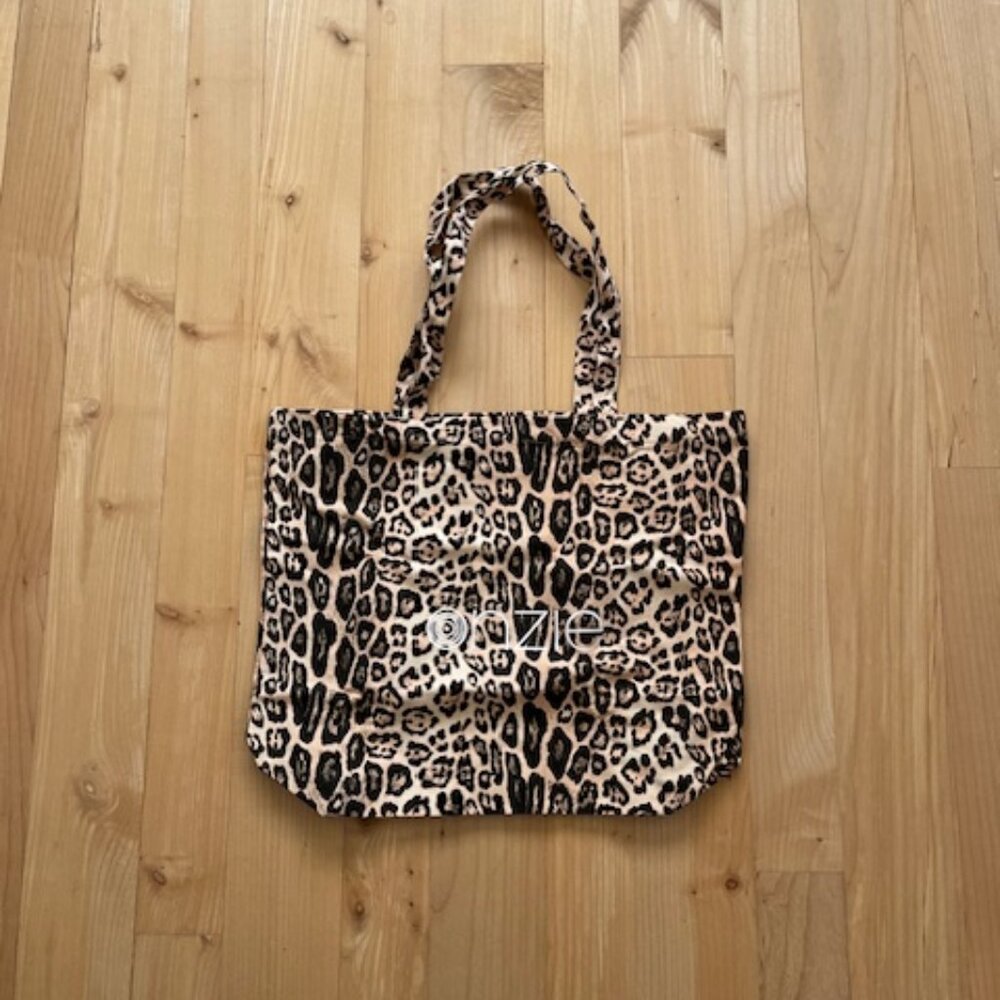 Onzie Leopard M/L print tote - NWOT